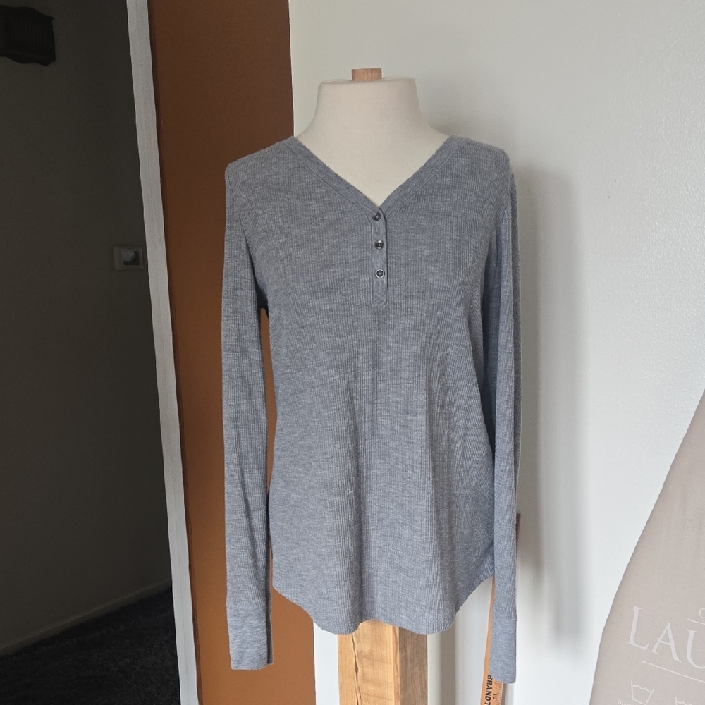 Time and Tru Heather Gray Long Sleeve Top